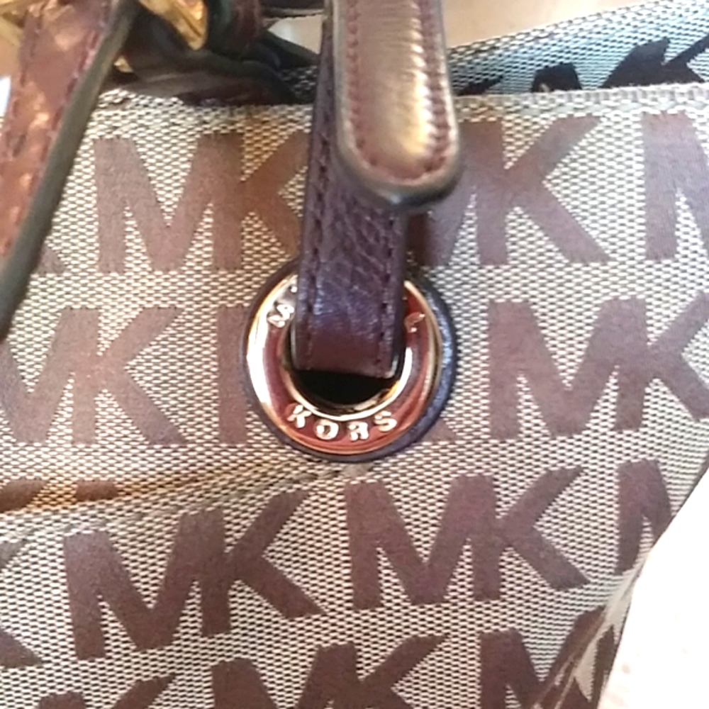 VGUC. Michael kors tote with matching expandable full length wallet. - Picture 6 of 11